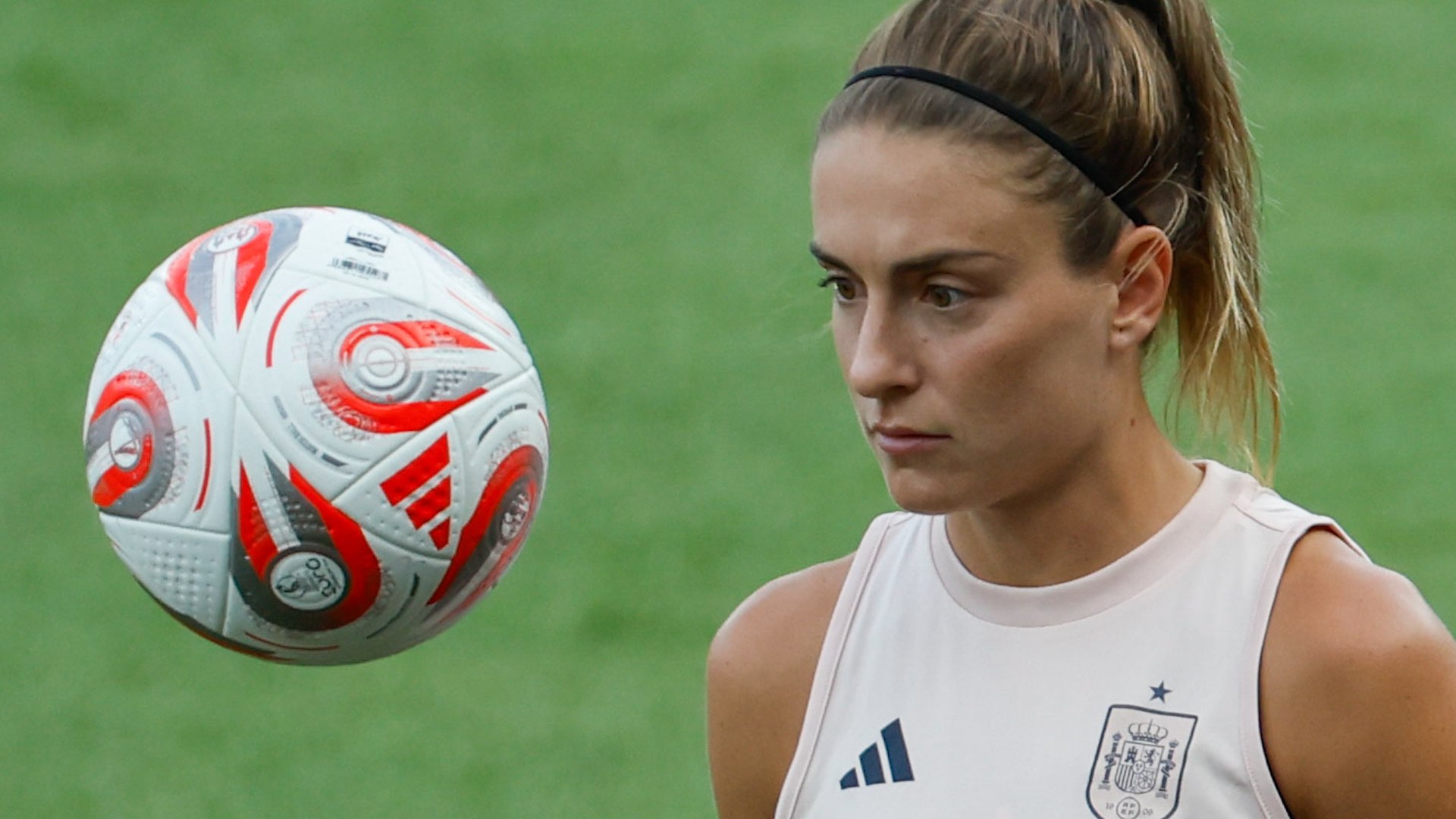 La selecci�n femenina de f�tbol se enfrenta ma�ana en las semifinales de la Eurocopa a Alemania, su bestia negra. Espa�a nunca ha ganado en los ocho enfrentamientos que han tenido nuestras jugadoras pero la de este mi�rcoles ser� la oportunidad de conseguirlo.