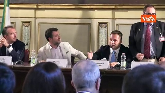 Matteo Salvini riceve il premio Italia-Israele 2025 , il momento della premiazione