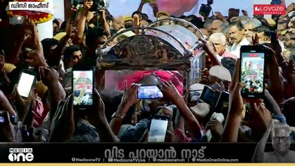 'കണ്ണേ കരളേ വിഎസ്സേ...'; ആലപ്പുഴ പാർട്ടി ഓഫീസിൽ പൊതുദർശനം