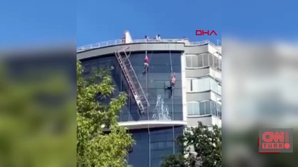 Facianın eşiğinden döndüler! Asma iskele halatı koptu, dakikalarca havada asılı kaldı