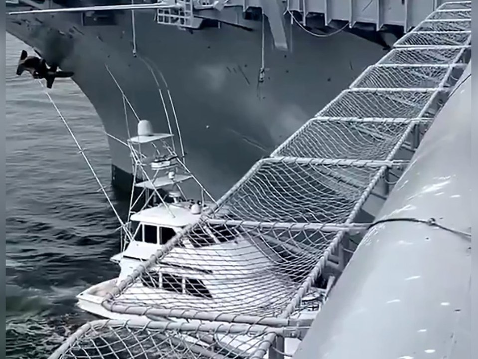 Sportboot kracht in riesiges Museumsschiff - Kapitän flüchtet