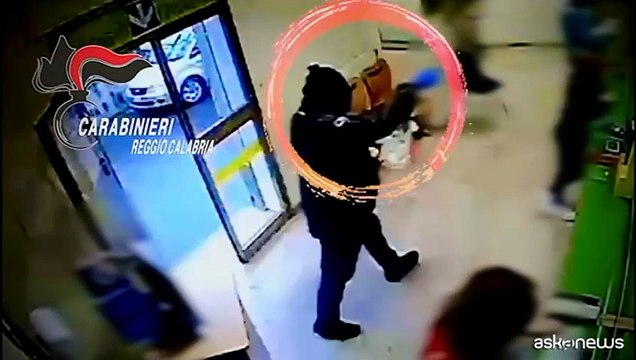 Rapine con taser e ordigno artigianale, fermata coppia del terrore