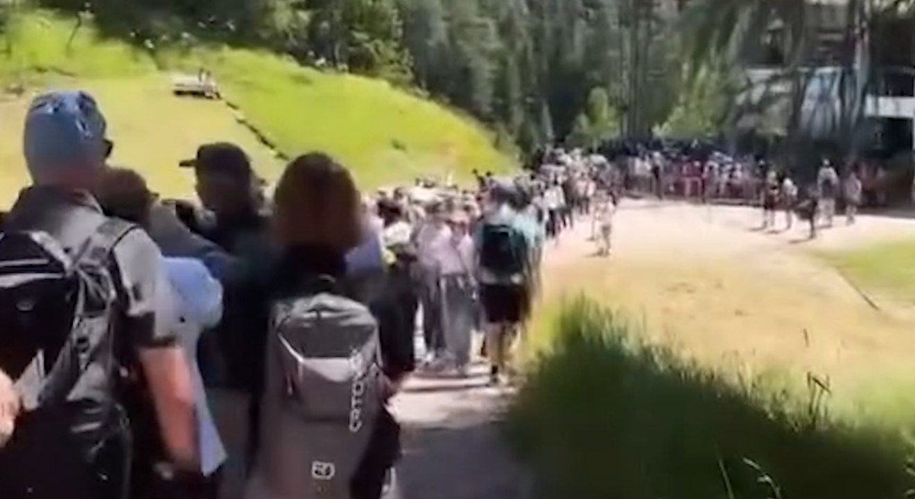L?assalto alle Dolomiti: in val Gardena coda infinita per prendere la funivia