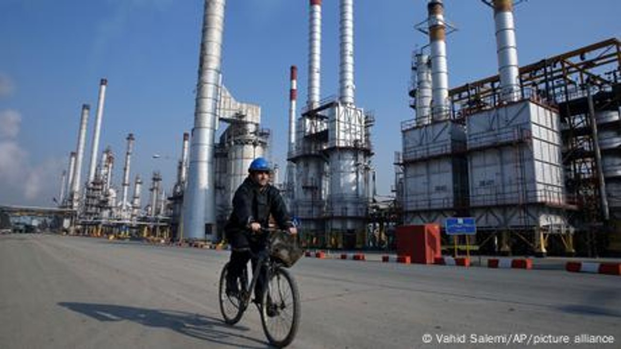 How independent Chinese oil refiners defy US sanctions on Iran