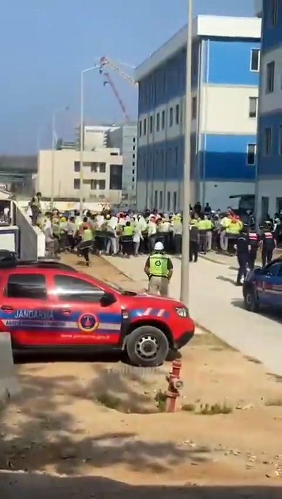 Akkuyu'da maaşlarını alamayan işçilere jandarmadan sert müdahale
