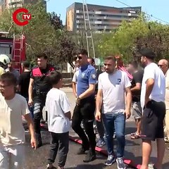 Sancaktepe'de park halindeki kamyonet alev alev yandı