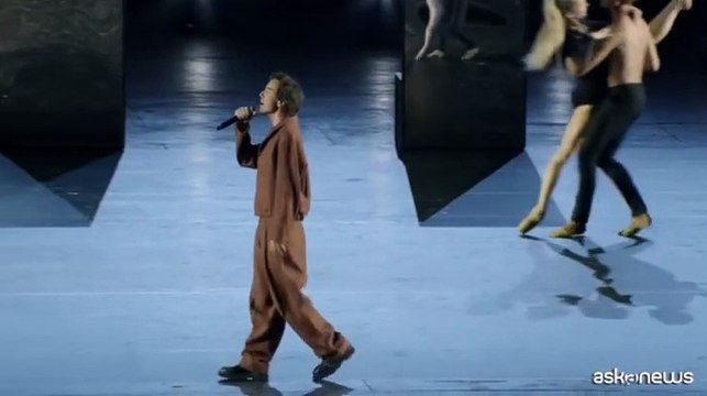Emozionante live di Diodato ospite di Roberto Bolle all'Arena
