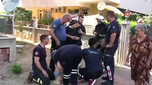 Yanan evini gören kadın baygınlık geçirdi, kedisi oksijen maskesiyle kurtarıldı