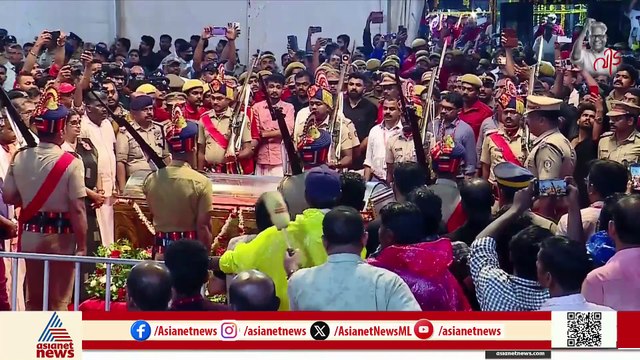 വി എസ്സിന് ഗാർഡ് ഓഫ് ഓണർ നൽകി; മൃതദേഹം വലിയ ചുടുകാട്ടിലേക്ക് കൊണ്ടുപോകുന്നു