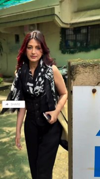 Sonali Bendre was seen in West Bandra, Mumbai 🎬👠🏙️ 🔥👙 #sonalibendre #sonalibendrefans #bollywood #actresslife #actresses #actresslifestyle #actressreels #starseverywherefypシ゚viralシypシ゚viralシhtag #StarsEverywhere