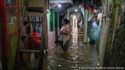 Jakarta: Eine Stadt versucht sich über Wasser zu halten