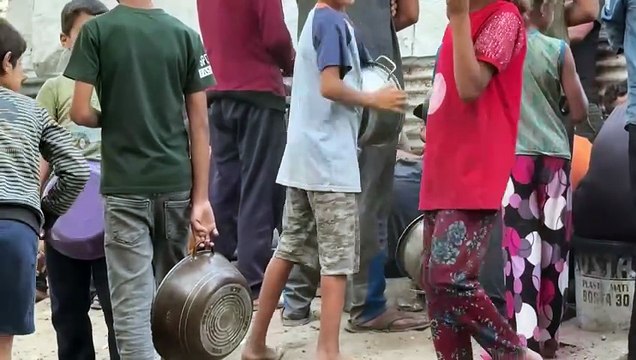 El único comedor solidario de Ciudad de Gaza lucha por alimentar a un millar de personas