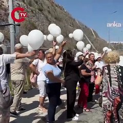 İzmir'de yurttaşlar, Murat Çalık'a gökyüzüne bolan bırakarak destek verdi