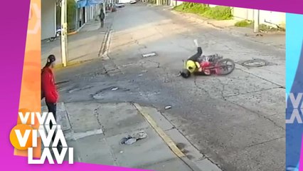 Perro &#039;atropella&#039; a motociclista y se fuga
