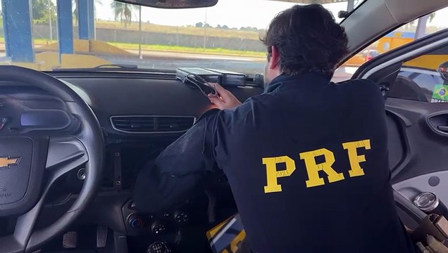 Casal que transportava cocaína com filhos no carro é preso em Francisco Alves