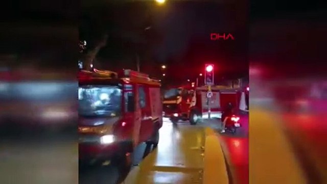 Beyoğlu'da 3 katlı bina patlama sonrası çöktü