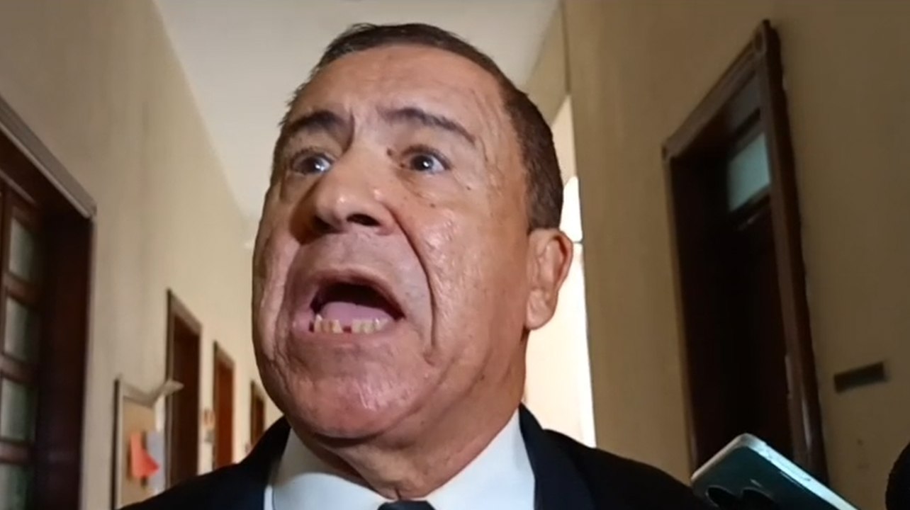 Rafael Percival Peña ofrece su versión, dice que Ángel Martínez tuvo una trifulca en los pasillos con Ángel Martínez, en la mañana de hoy, ningún medio vio eso