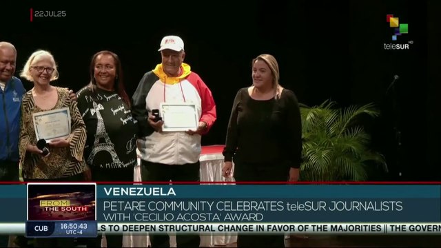 Venezuela | Petare community celebrates TeleSUR journalists with 'Cecilio Acosta' award