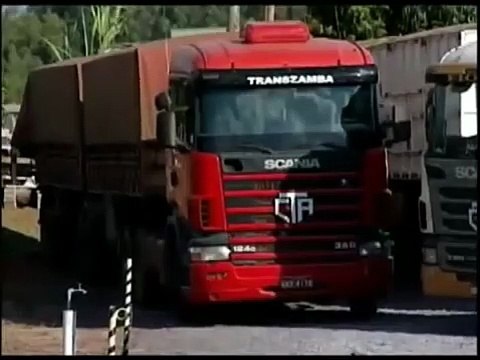 RIC NOTÍCIAS PR - Greve paralisa mais de 100 caminhões no Noroeste do Paraná - 26-07-2012