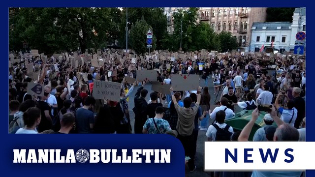 Zelenskyy faces backlash as Ukrainians protest new anti-corruption law