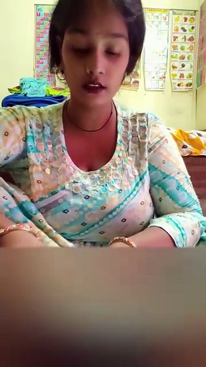 aaj main matar ki sabji banane ja rahi hun 😘🙏 please mere channel ko subscribe jarur karna 🙏dhanyvad - Sona vlog