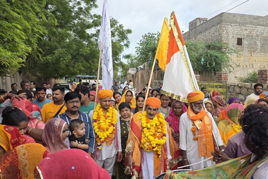 माजीसा के जयकारे लगाते हुए जोगीदास दर्शन के लिए रवाना हुए सैकड़ों श्रद्धालु