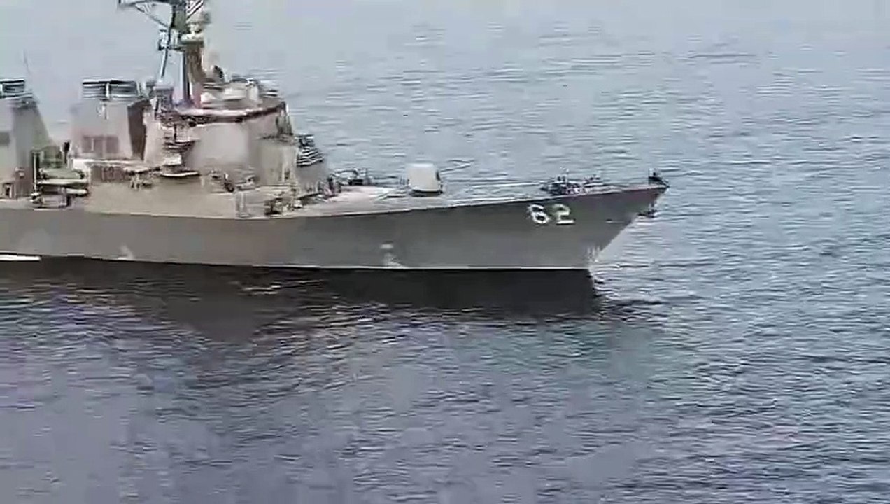 🇺🇸🇮🇷 Un hélicoptère naval iranien a lancé un avertissement au USS Fitzgerald ce matin après qu'il soit entré dans des eaux surveillées par l'Iran