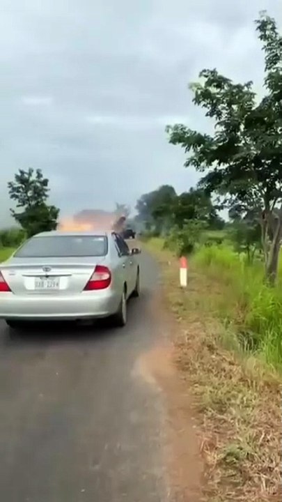 🇹🇭🇰🇭 Des affrontements sont en cours à la frontière entre la Thaïlande et le Cambodge. L’armée thaïlandaise reconnaît avoir frappé des cibles sur le sol cambodgien, alors qu’un civil thaïlandais a été tué par une frappe de l'armée cambodgienne.