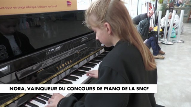 Nora, vainqueur du concours de piano de la SNCF