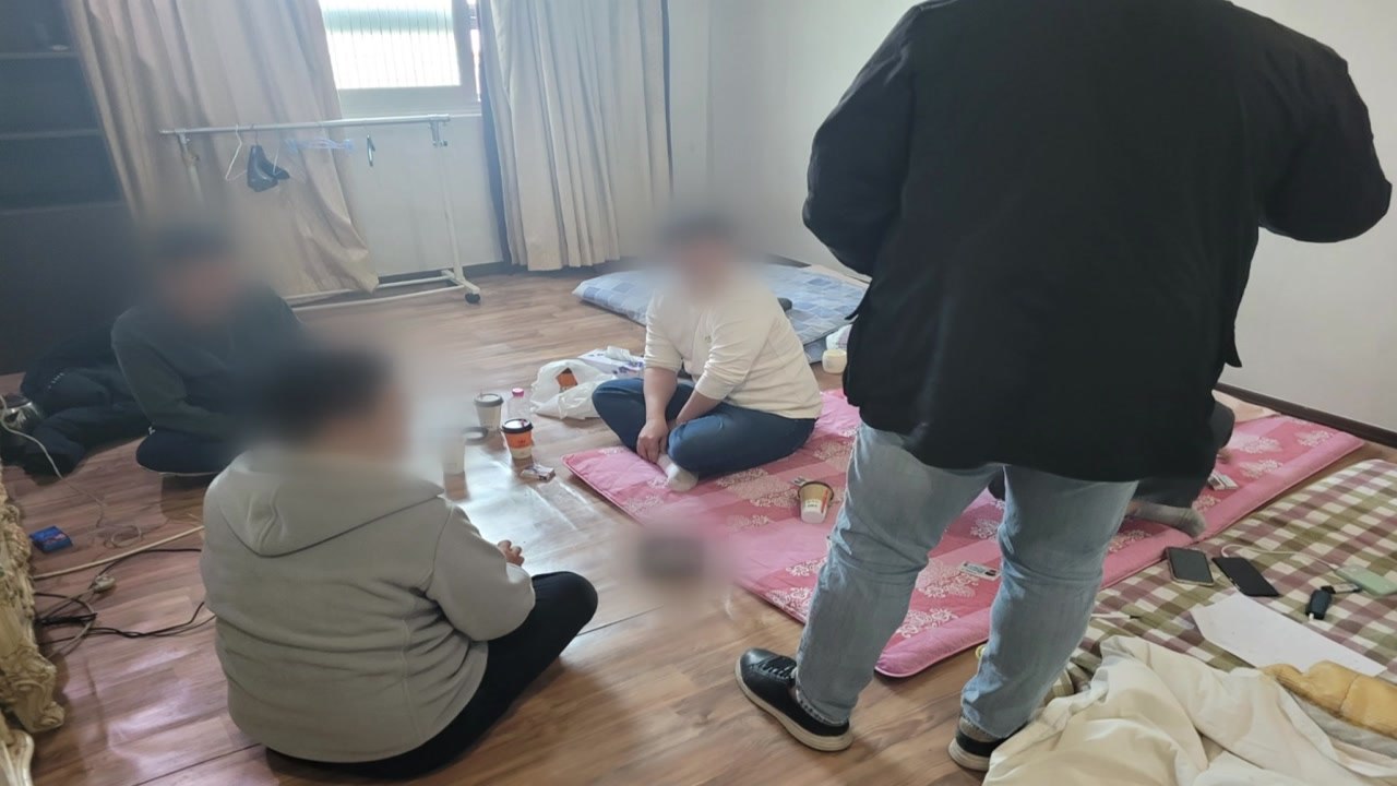 가상화폐로 보이스피싱 피해금 세탁...조직원 28명 검거 / YTN