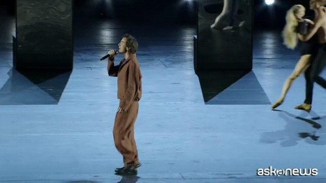 Diodato continua a far rumore ed emozionare: il live con Roberto Bolle all'Arena