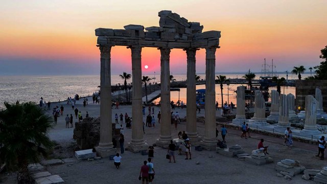 Bu manzara binlerce yıllık: Ziyaretçiler adeta büyüleniyor