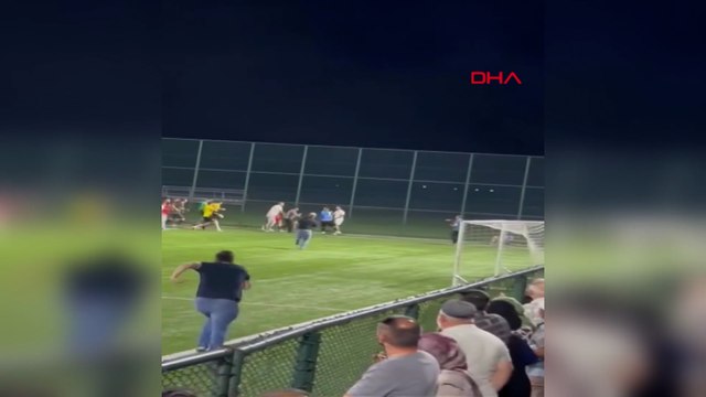 Köy turnuvasında futbolcular tekme tokat birbirine girdi