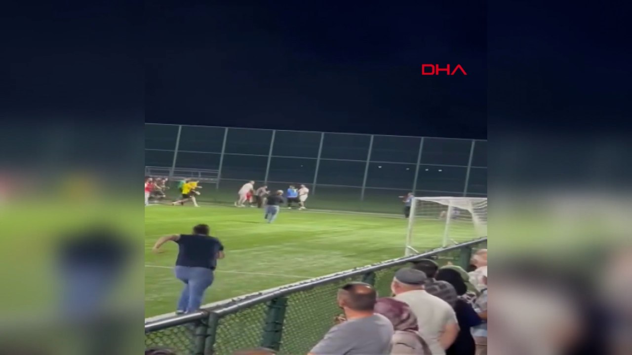 Köy turnuvasında futbolcular tekme tokat birbirine girdi