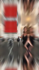 🎨 Pionnière de la photographie couleur Madame Yevonde transforme les femmes de la haute société en déesses mythologiques flamboyantes.