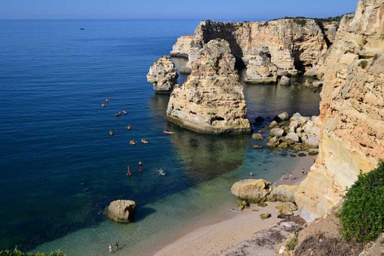 Altın plaj Marinha ziyaretçilerini büyülüyor