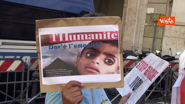 Flashmob per la Palestina davanti a Palazzo Montecitorio a Roma