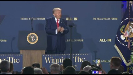 Trump: vinceremo la corsa dell'AI, ma non sia "woke"