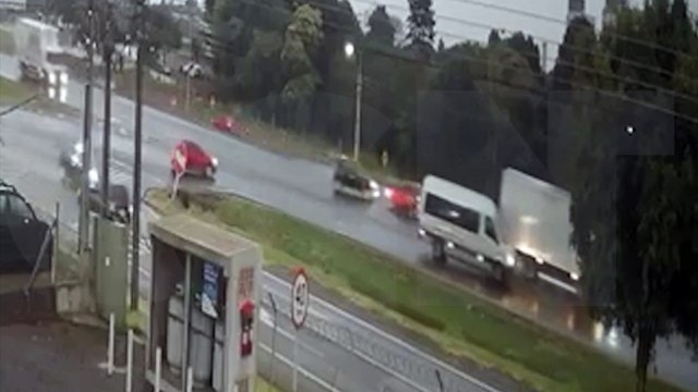 Impressionante: Vídeo mostra colisão frontal na BR-277, em Cascavel