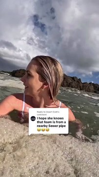 VIDEO: ¡Pensó que era espuma marina! ‘Influencer’ nadaba en aguas residuales