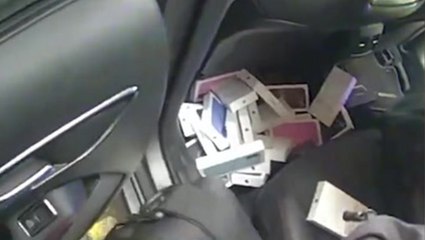 Moment police snare suspects after £100k Apple device raid on phone shop