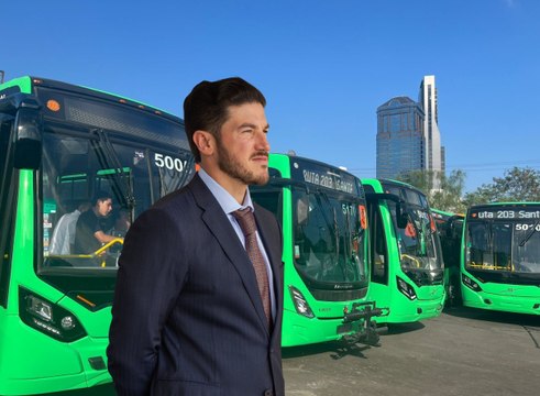 Samuel García entrega nuevas unidades para la Ruta-203 en San Pedro