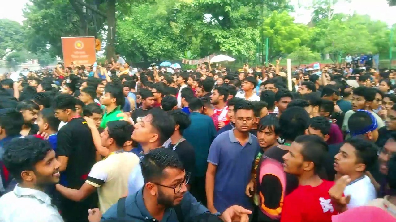 শিক্ষা উপদেষ্টার পদত্যাগ দাবীতে সচিবালয় যে পরিস্থিতি হয়েছিলো