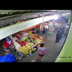 Video muestra cuando los atracadores dispararon contra librecambista y se llevaron dos mochilas con dinero