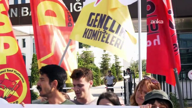 Öğrenciler, orman yangınlarını Tarım ve Orman Bakanlığı önünde protesto etti