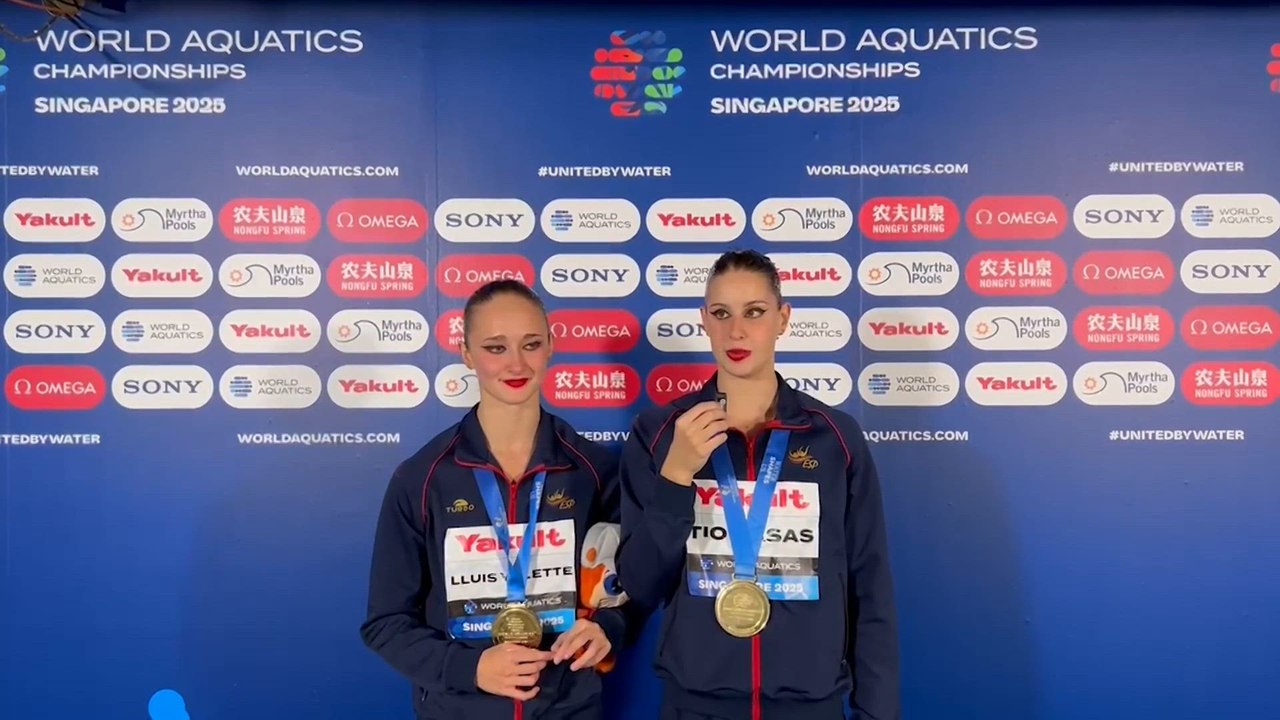 Iris Tió y Lilou Lluís celebran el campeonato del mundo en la rutina de Dúo Libre en Singapur
