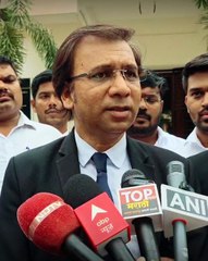 "पिस्तूल एका हातातून दुसऱ्या हातात  आरोपीच्या वकिलांचा अजबच खुलासा"