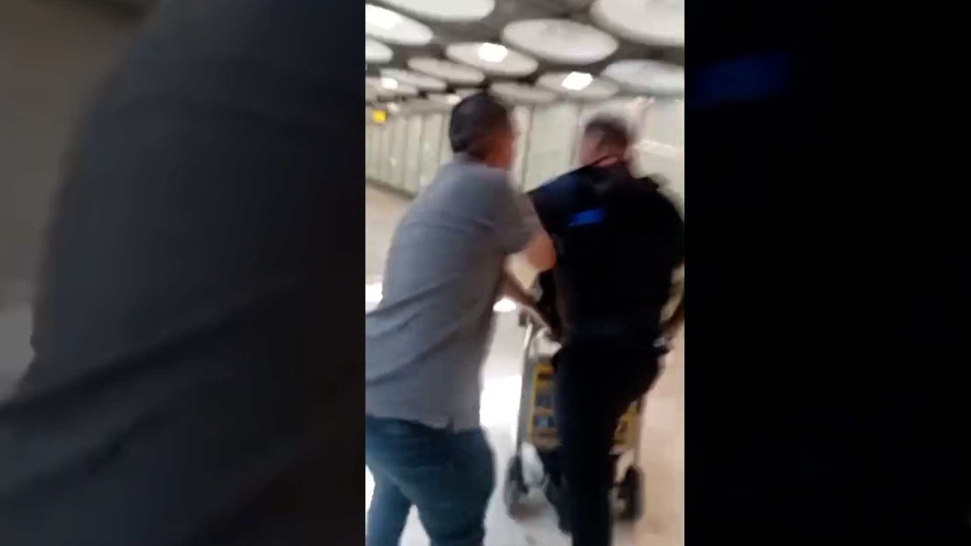 La gestora del aeropuerto ha prohibido desde esta noche que las personas sin hogar pasen la noche en la Terminal 4, coincidiendo con la apertura del nuevo centro municipal de acogida. "Tienen que darme una soluci�n", reclama Mar�a del Carmen, de 67 a�os.
