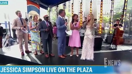 Jessica Simpson Reacts to Bra Wardrobe Malfunction Onstage