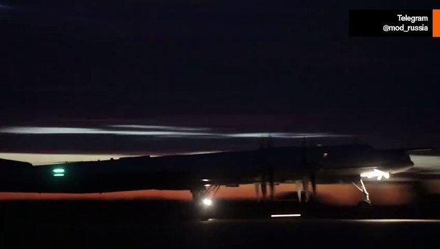 Troppo vicini! Caccia USA intercettano bombardieri russi – Guarda le immagini incredibili!